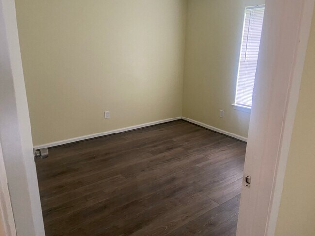 Foto del edificio - 502 Brookford Dr