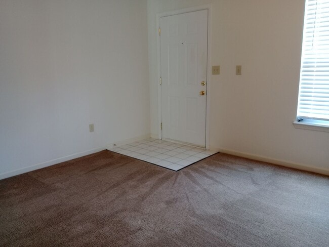 Building Photo - 210-210 Nikki Way