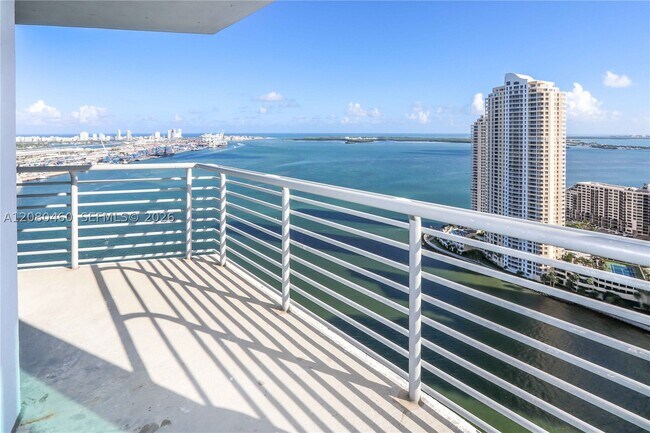 Foto del edificio - 335 S Biscayne Blvd