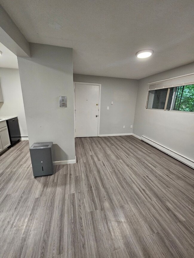 Interior Photo - 10 Thorn