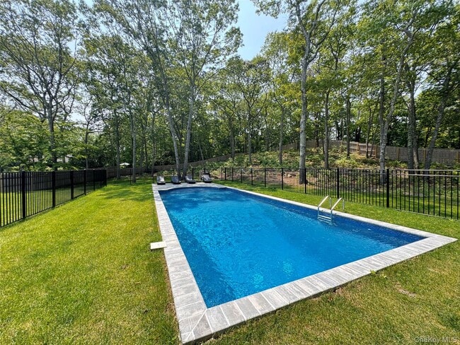 Building Photo - 3 Debbie Trail