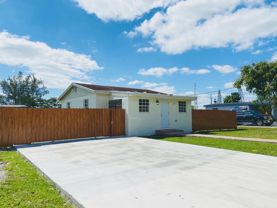 Photo - 12130 SW 215th St (Miami, FL)