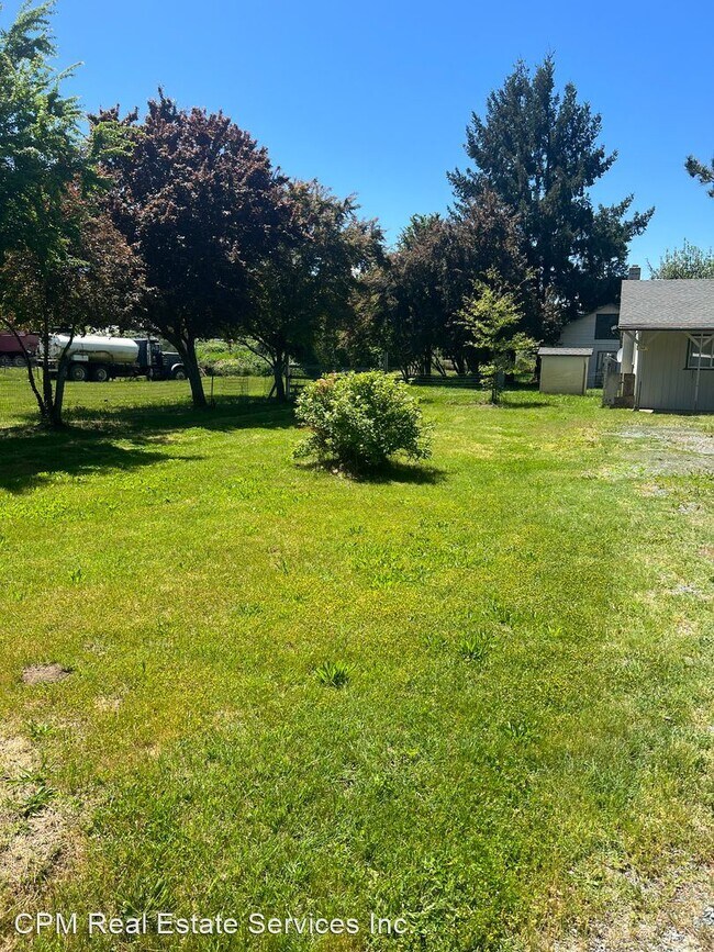 Building Photo - 3 br, 1.5 bath House - 240 Glen Drive