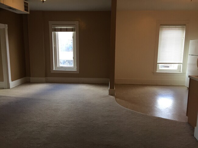 main living - 10 N Broadway