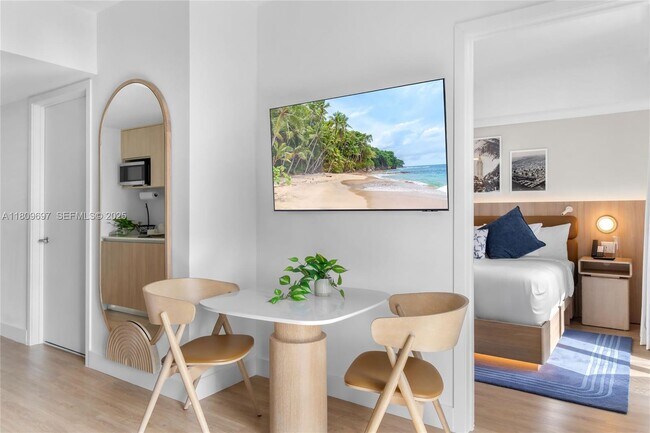 Building Photo - 601 NE 1st Ave