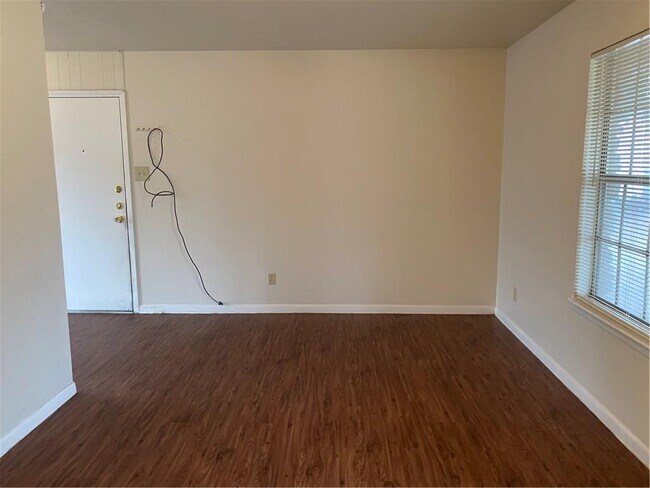 Foto del edificio - 8511 Dryfield Dr