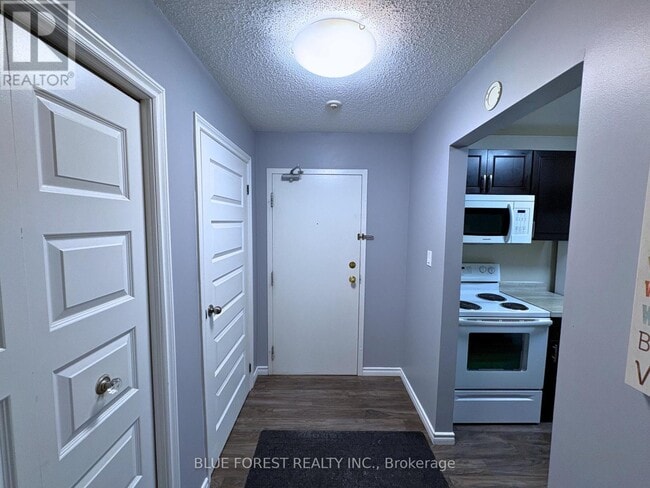 Building Photo - 739 Deveron Crescent