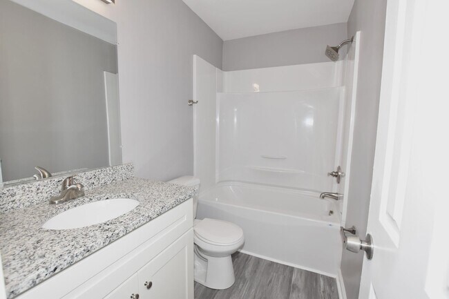 Foto del edificio - 4 BEDROOM HOME LOCATED IN SOUTH CHESEPEAKE. MUST SEE !!!!!!!!!!!