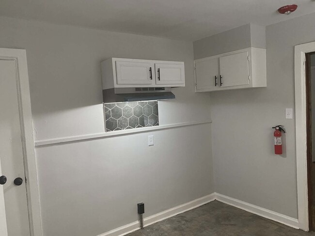 Building Photo - 828 Baltimore St