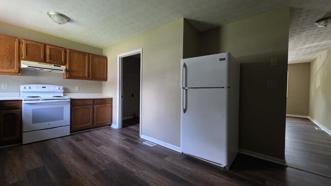 Building Photo - Townhouse in Mayflower Apartments