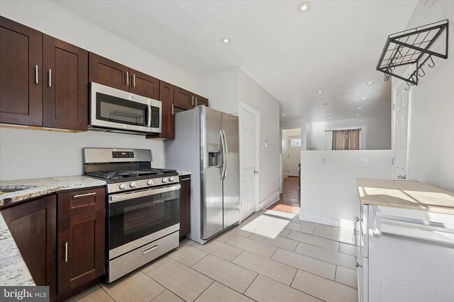 Building Photo - Modern 3-Bedroom Rowhome with Backyard Pat...