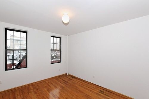 Building Photo - 305 W 12th St