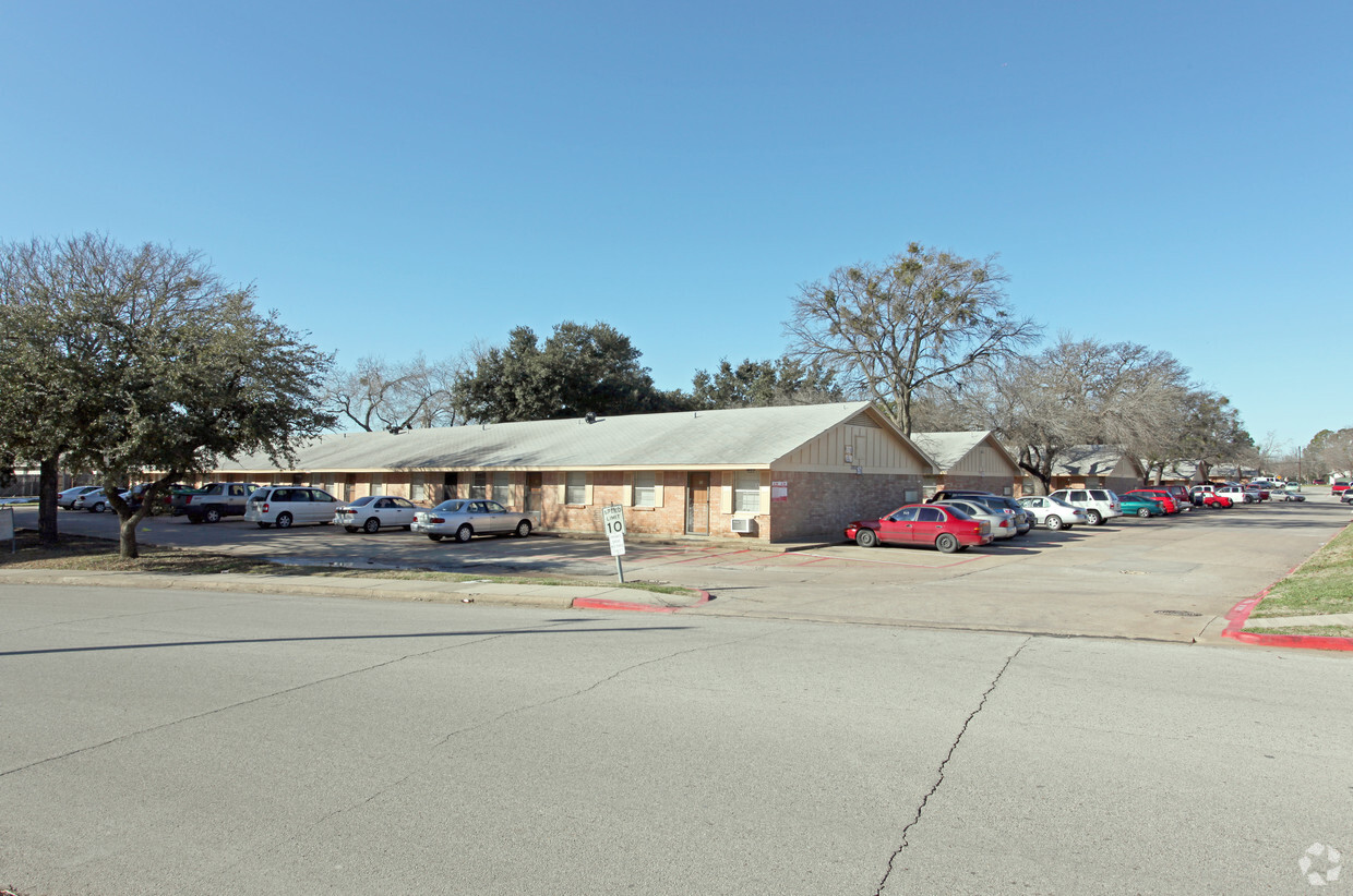 Primary Photo - Meadowbrook Heights Apartments