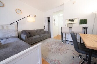 Building Photo - 1422 2nd Ave