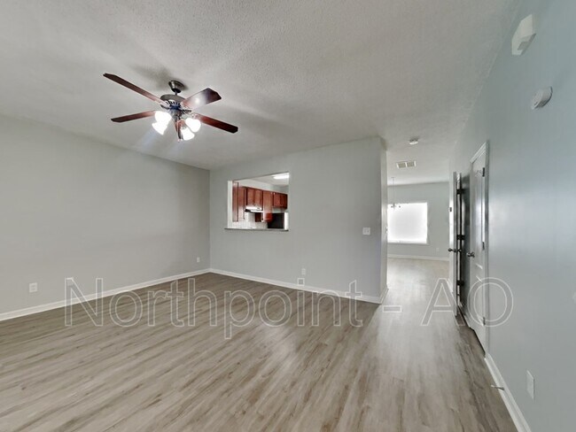 Building Photo - 8619 Thomas Ln