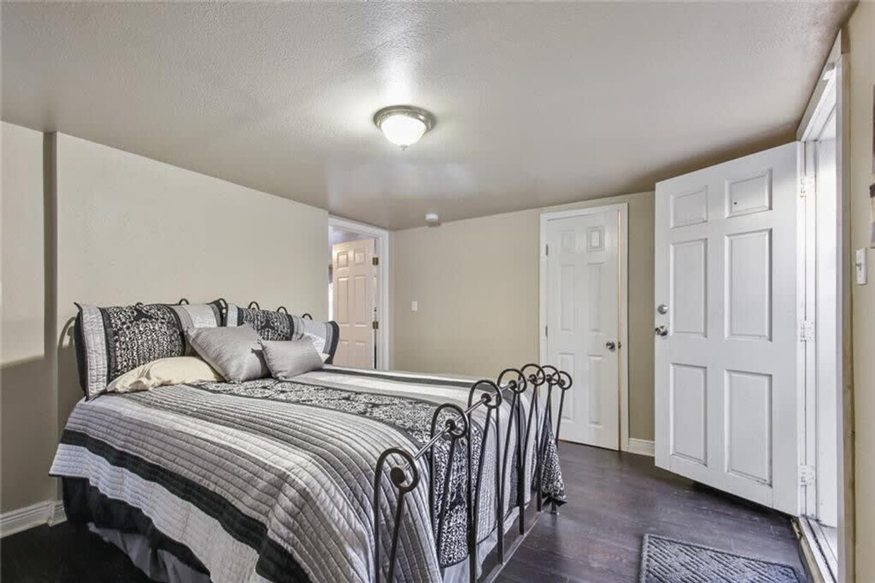Foto principal - 4426 S Carrollton Ave