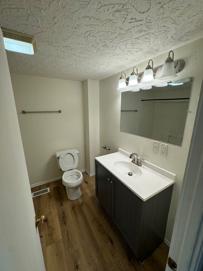Foto del edificio - 611 N Mclean St