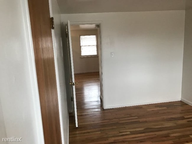 Foto del edificio - 1 br, 1 bath Apartment - 310 S. McKinley