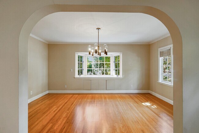 Building Photo - 253 Seale Ave