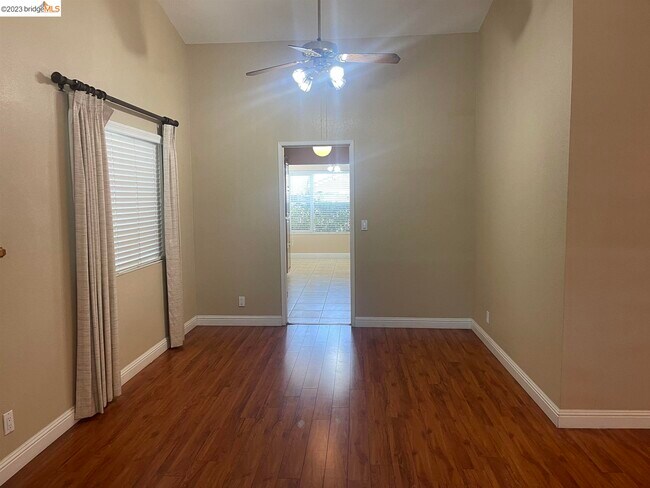 Building Photo - 4325 Chenin Ln