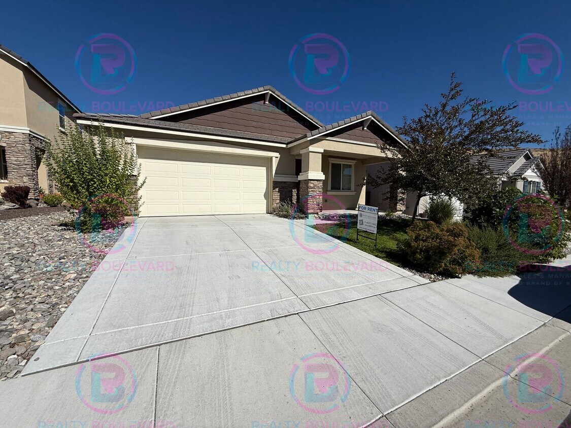Foto principal - Gorgeous Newer 3 Bedroom Home! Located off...