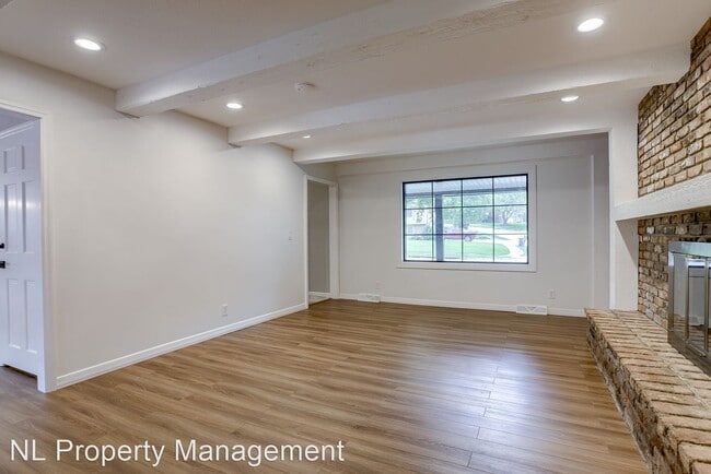 Building Photo - 4 br, 2.5 bath House - 1335 S 133rd St.
