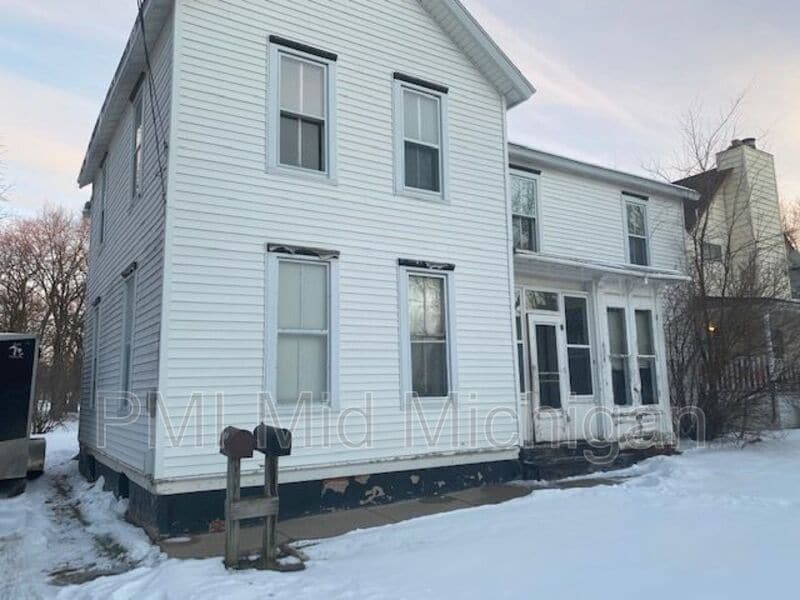 Primary Photo - 614 N Hickory St