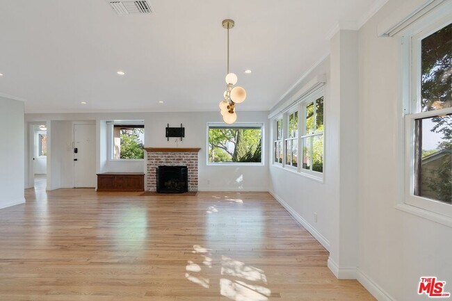 Foto del edificio - 3938 Burnside Ave