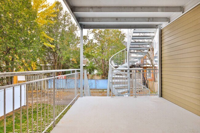 Photo du bâtiment - 141 Av. Duranceau