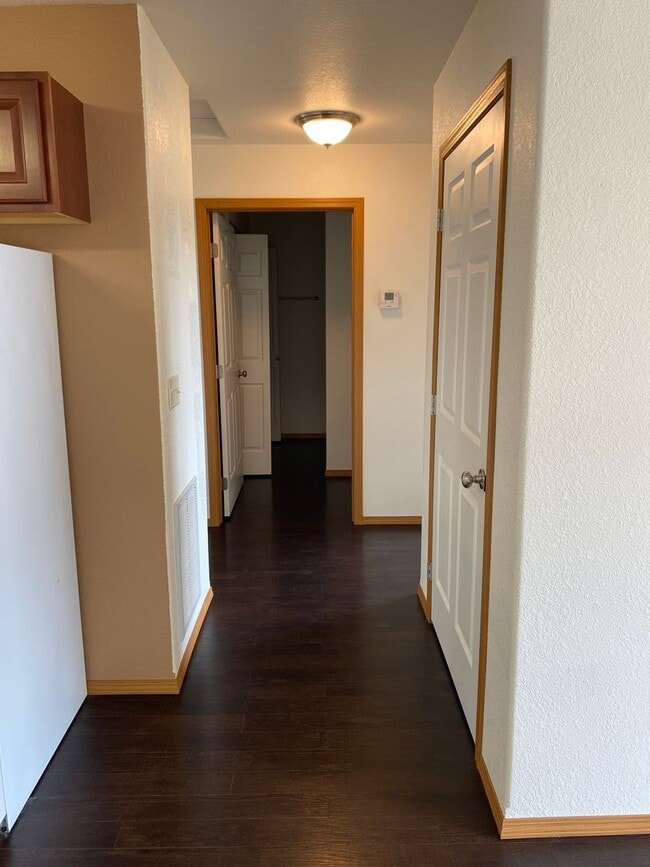 Building Photo - Upper 2 Bed 1 Bath