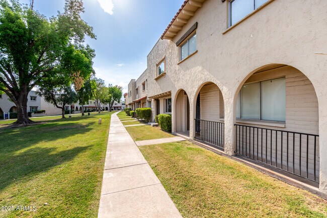Foto del edificio - 6953 E Osborn Rd