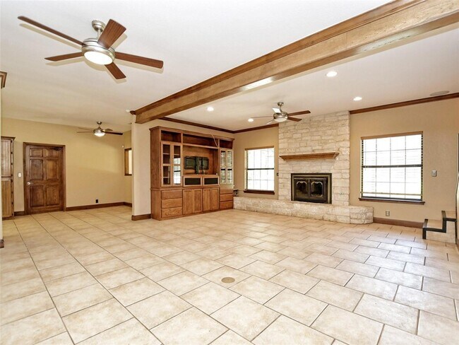 Foto del edificio - 328 Fawnridge St