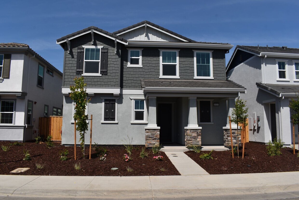 Foto principal - Resident Benefit Package Property