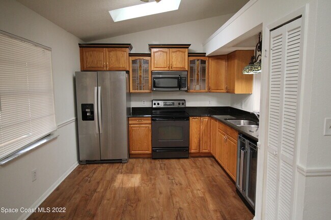 Foto del edificio - 1735 Hazelton St NW