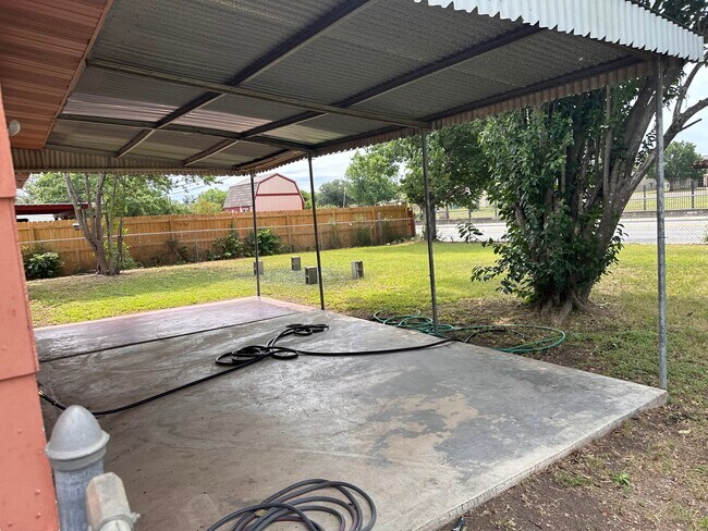 Covered Patio - 226 Antrim Dr