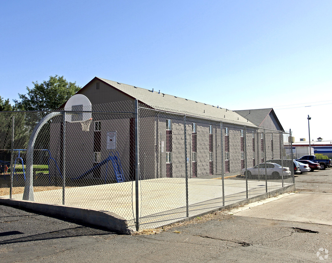 Building Photo - Cedar Gardens