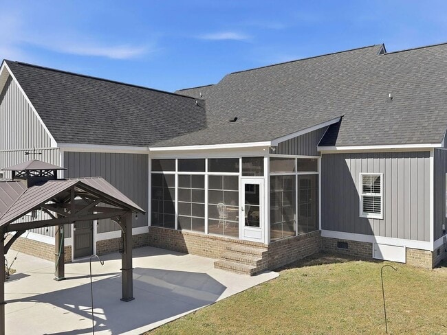 Building Photo - Quiet Country Living on 6+ Acres Between Rocky Mount and Wilson