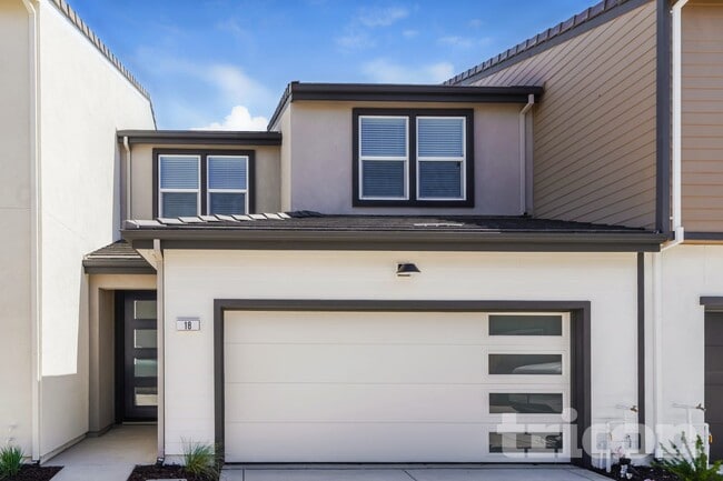 Building Photo - Tricon Delta Shores