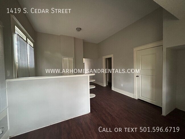 Foto del edificio - 1419 S. Cedar Street | $795 | 3 beds, 1 fu...