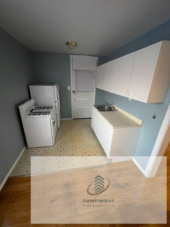 Building Photo - 4015 W Melrose St