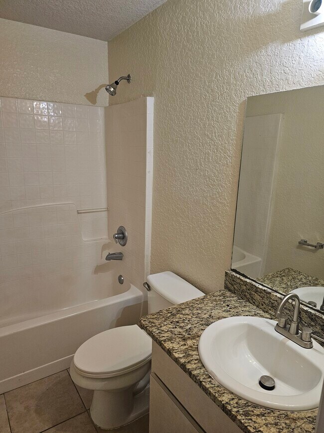 Building Photo - 523 Silver Way Dr