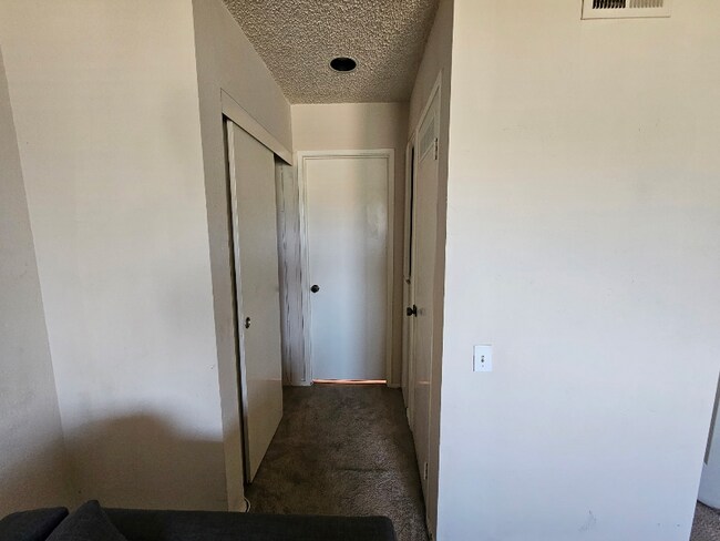 Foto del edificio - 2533 Navarra Dr