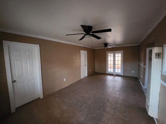 Living/Dining Room - 44753 18th St W