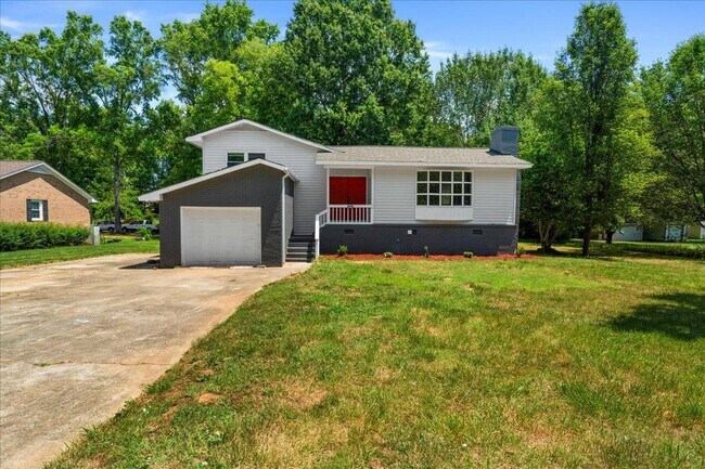 Building Photo - 1844 Brier Ln