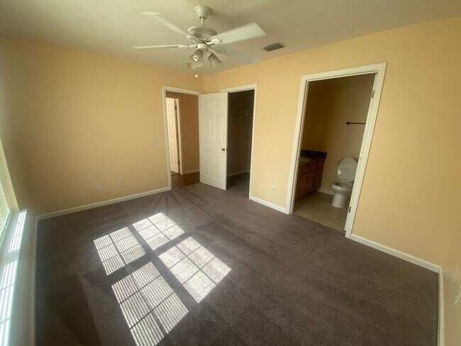 Foto del edificio - 901 Huntington Dr