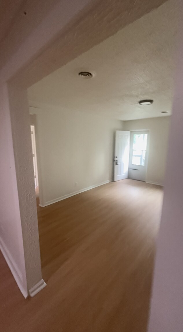 Foto del edificio - 1617 Courtney Blvd