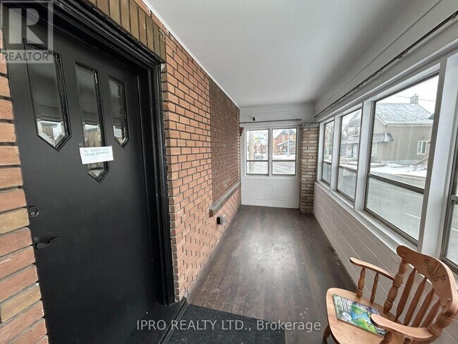 Photo du bâtiment - 152 Weber St E