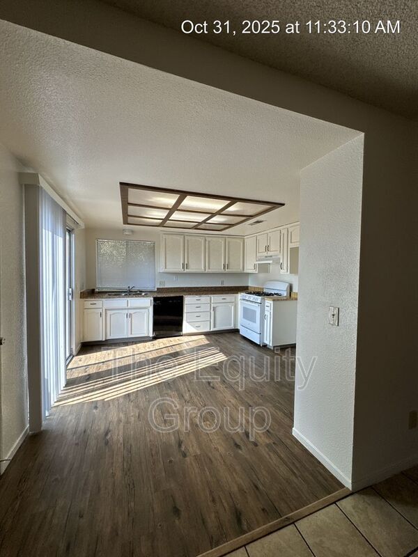 Foto del edificio - 1347 S Court St