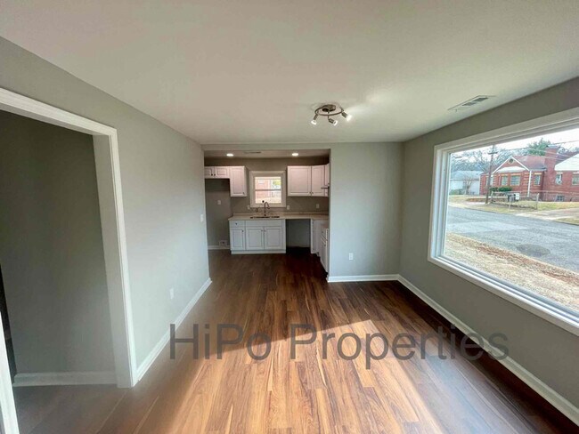 Foto del edificio - 1747 Center Way S