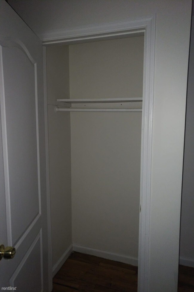 Building Photo - 3 br, 2 bath  - 366 E 201st St  room 2 Bath